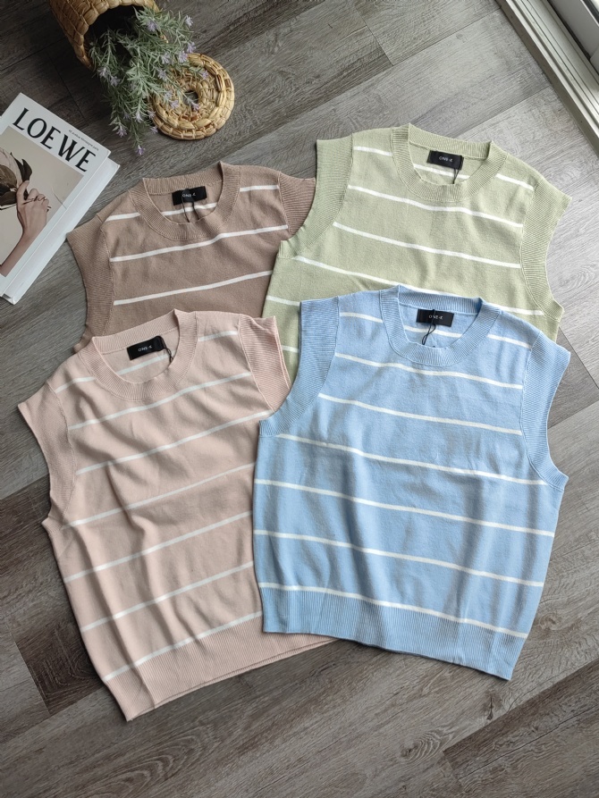 G1140 软糥糥的针织背心～hin舒服～可当背心单穿，也可当马甲搭配T shirt 衬衫🌼