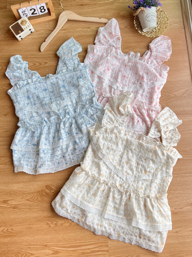 TH1016 温柔浪漫小女生💕✨好爱好爱～小碎花+蕾丝 有哪个女生抗拒得了～